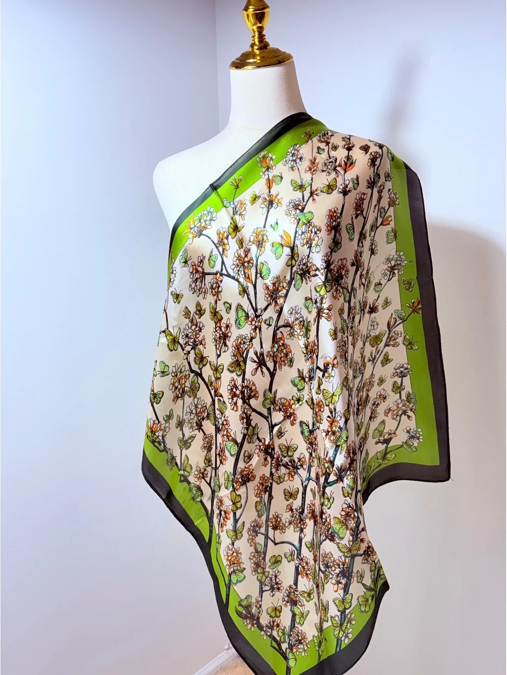 Elegant Floral Pattern Scarf with Green and Black Border
